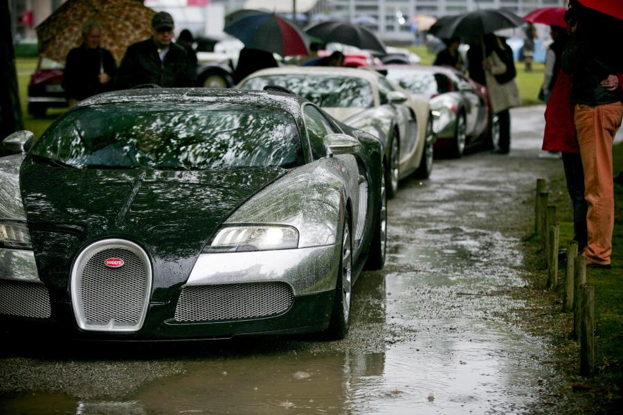  Bugatti Veyron 16.4 Centenaire 2009 года  (фото 7 из 130)